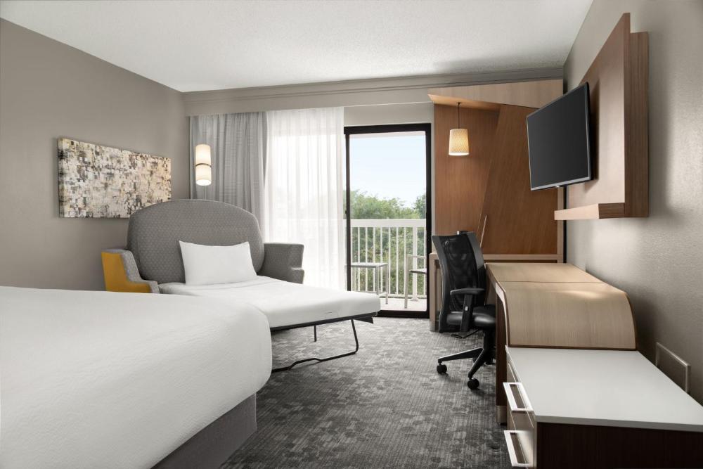 King Room with Balcony interior